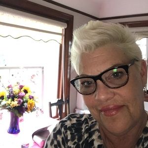 Meet your Posher, Deb